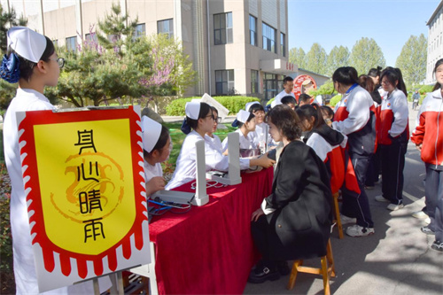 心向阳光 创意成长——丰南职教中心现代服务部开展 “心理健康月主题集市”活动